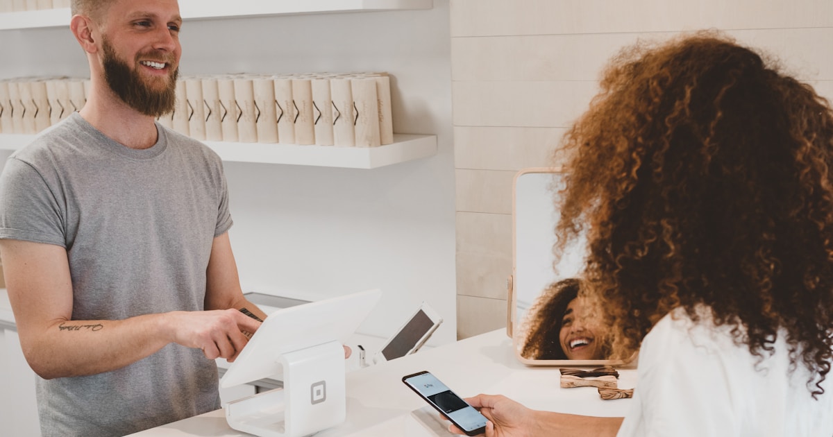 E-commerce store with Facebook Custom Audience retargeting strategy for lost shoppers